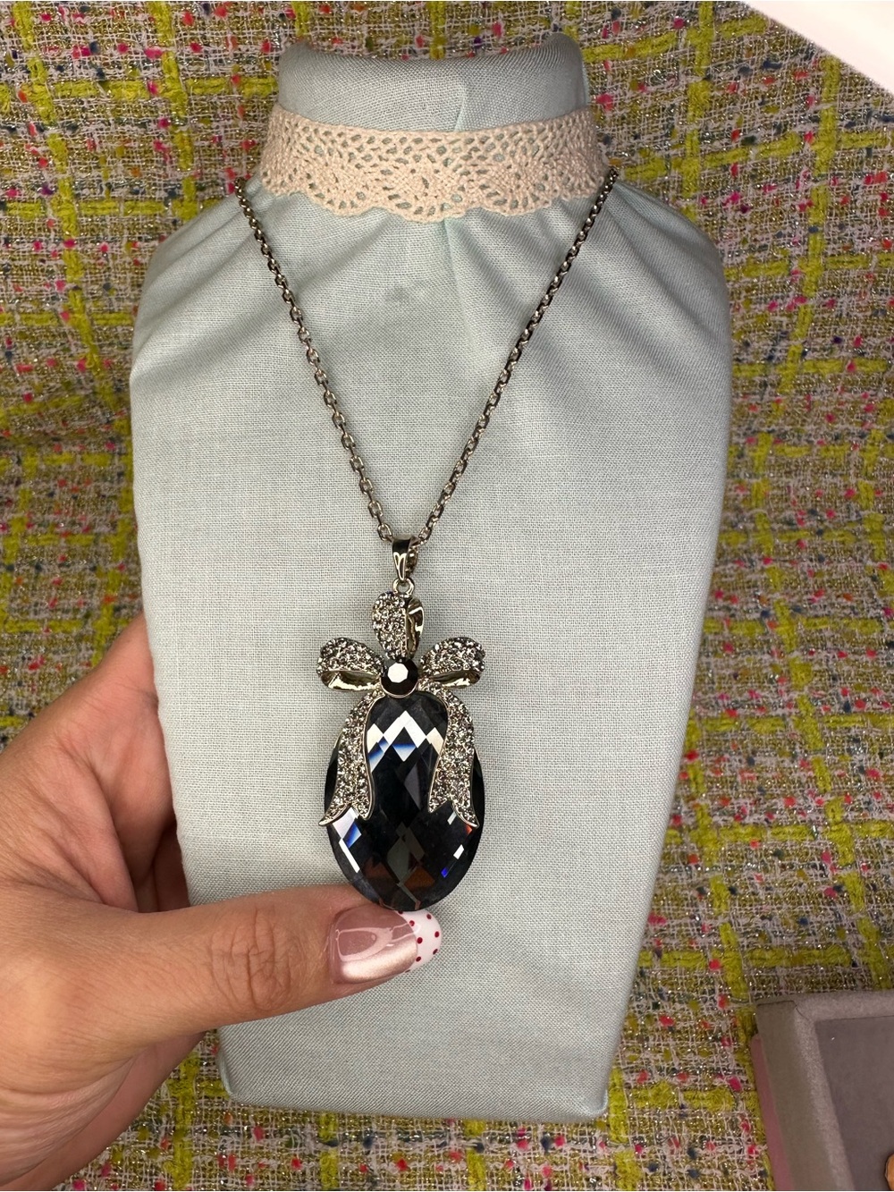 AA great Elegant Black Crystal Pendant Necklace for Women